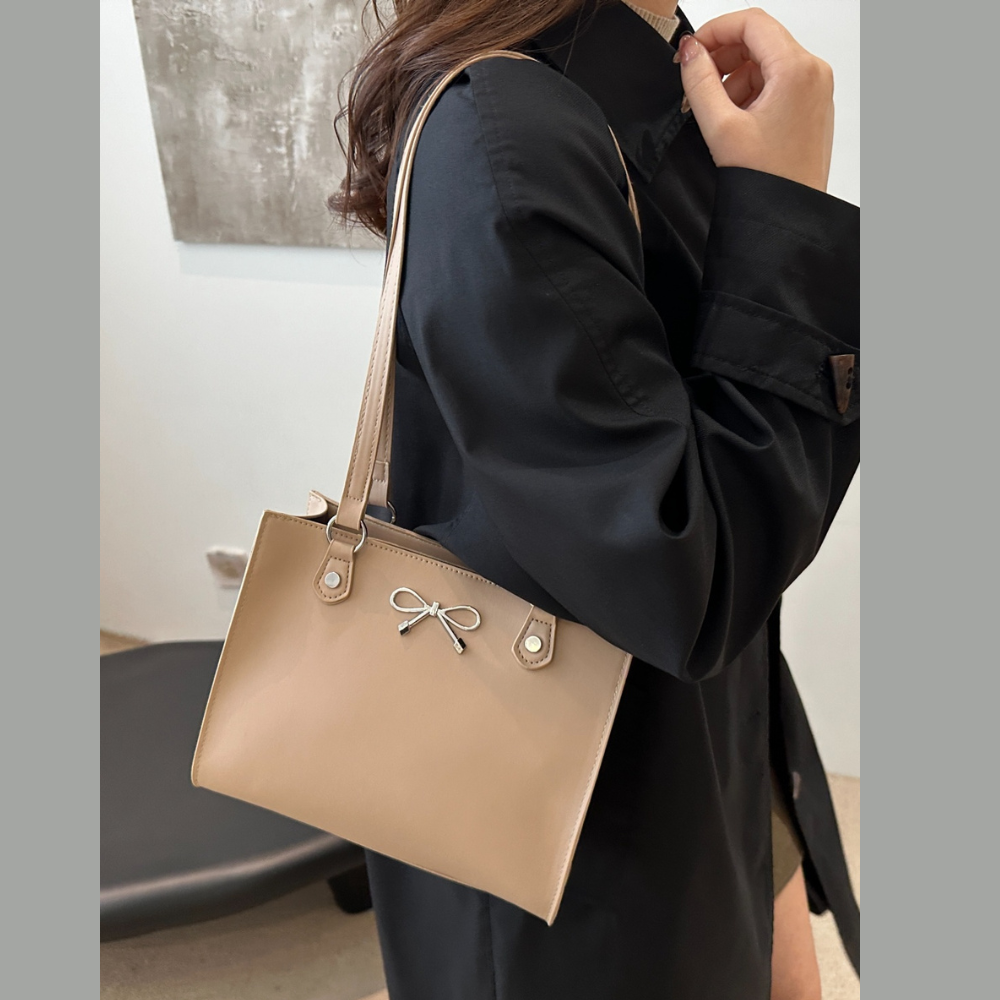 Elegant Bow Accent PU Leather Shoulder Bag
